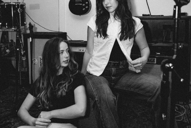 Agnes Uncaged Premiere “Paperdoll” Video, Expanding the World of Cyanotype