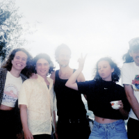 Exclusive Os Cabides Release New EP Feliz e triste ao mesmo tempo