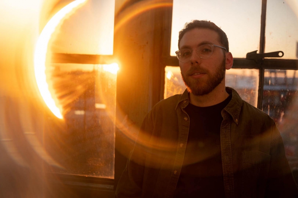 Jacob Tremont Premieres New Single “Dial Tone,” Exploring Distance and Disconnect