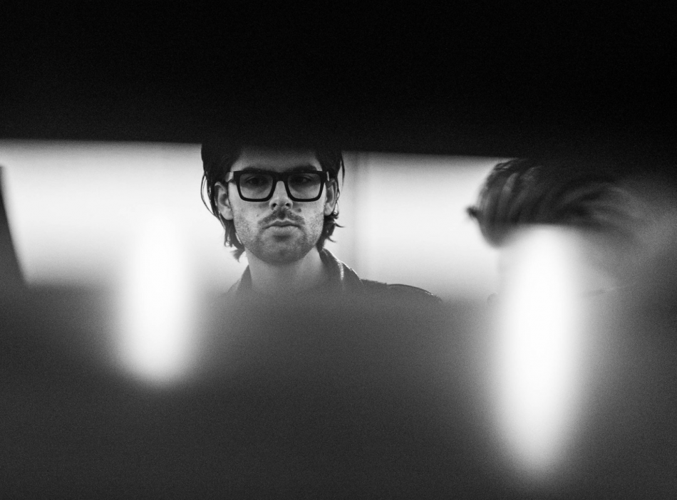 Darker Lighter Unveils Powerful New Single “Hanging On” Ahead of Debut Album!