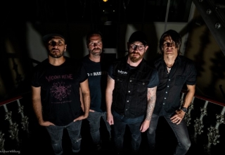 Ett Dödens Maskineri’s Raw Punk Anthems Echo Classic Influences in a Dystopian Overture