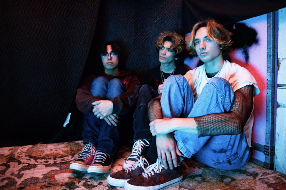 Willowake Unleashes High-Energy Indie-Punk Anthem “Dog” with Surreal Visuals