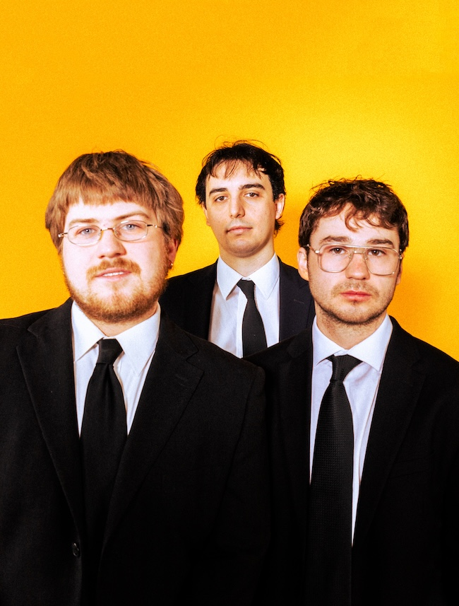 Absolute Losers Announce New LP In The Crowd With Advance Single “At The Same Time”